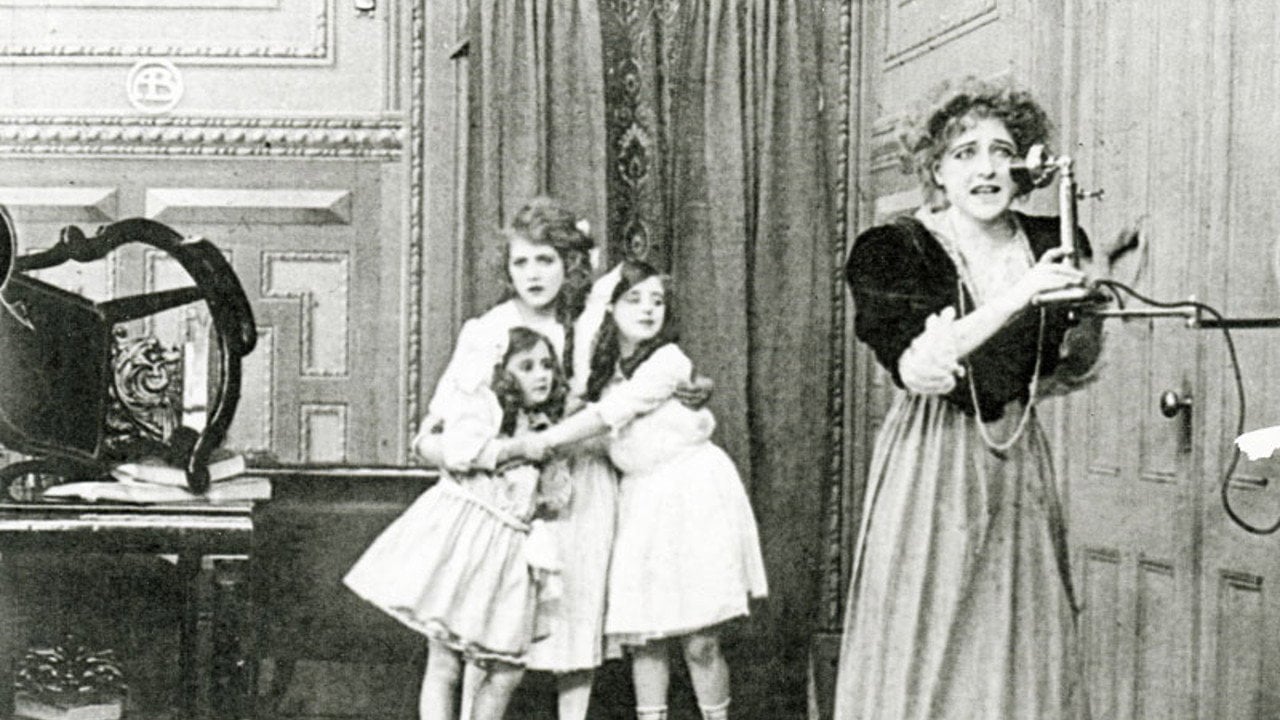 Cena do filme A Vila Solitária