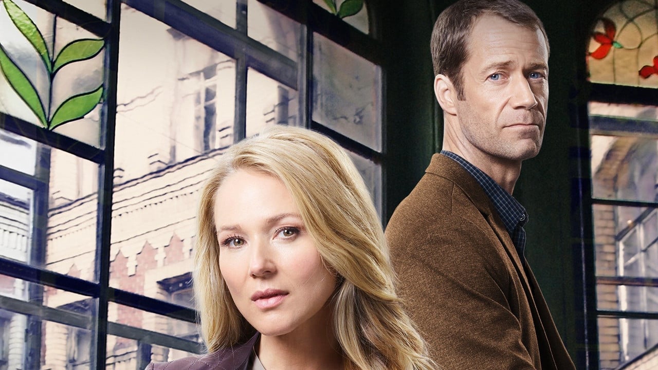 Cena do filme Deadly Deed: A Fixer Upper Mystery