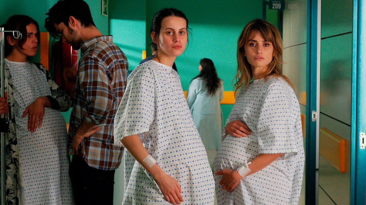 Cena do filme Mães Paralelas